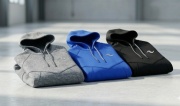 Sudadera Ligera con Capucha "Vortex Shield". Tu capa esencial para los calentamientos fríos o el enfriamiento post-entrenamiento.