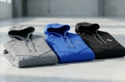 Sudadera Ligera con Capucha "Vortex Shield". Tu capa esencial para los calentamientos fríos o el enfriamiento post-entrenamiento.