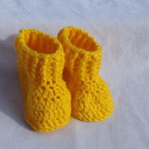 Zapatito de lana en crochet